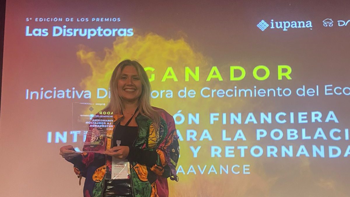 Magreth Gutiérrez, CEO de Aavance recibe el premio de Iniciativa Disruptora de Crecimiento del Ecosistema