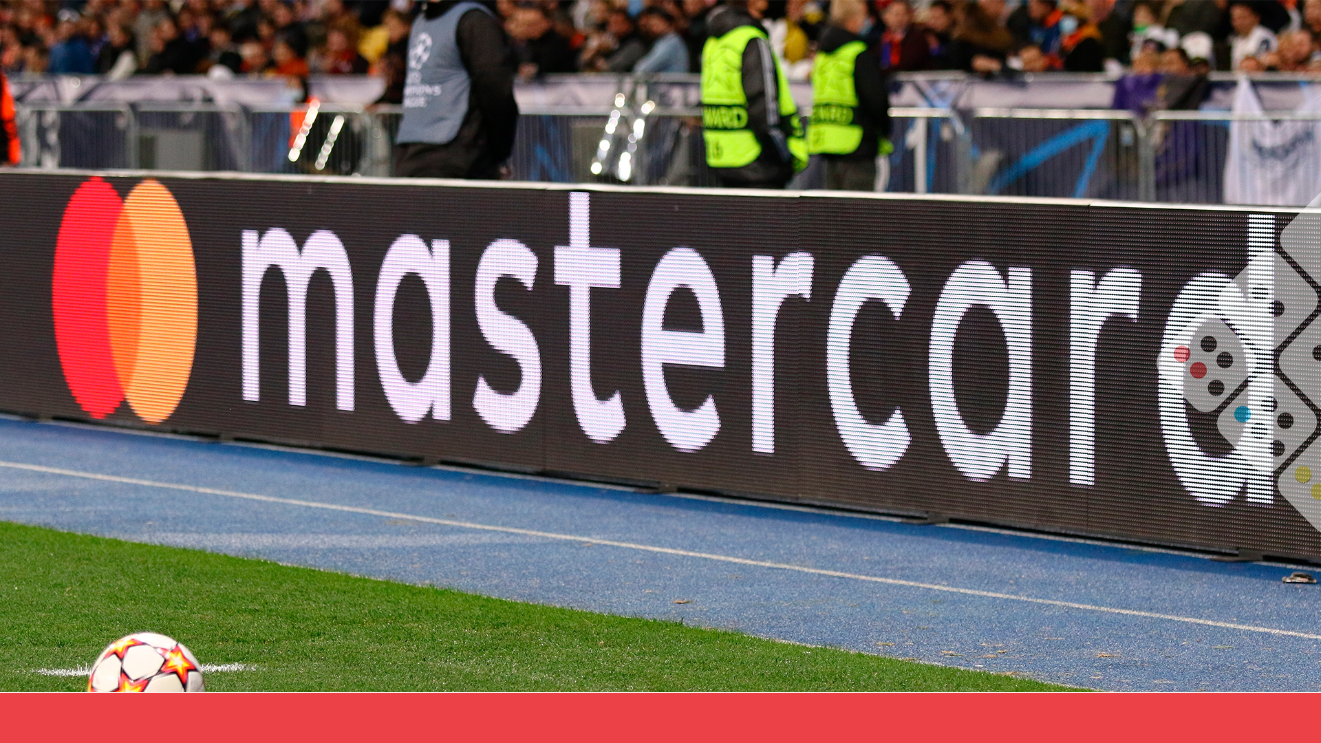 Logo de Matercard en campo de juego