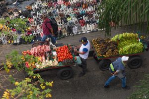 Comerciante en las calles de Antioquía, Medellín Colombia