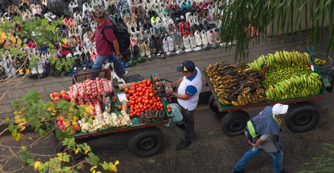 Comerciante en las calles de Antioquía, Medellín Colombia
