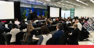 Auditorio con directivos de banca y fintech de México